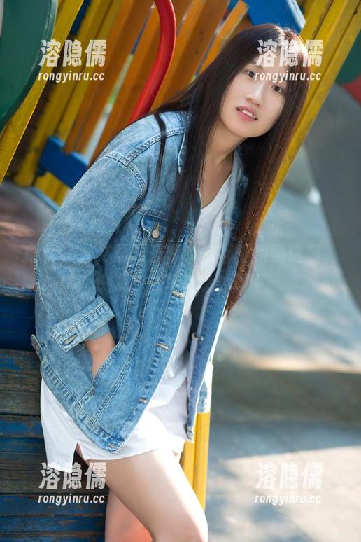 推女郎 - 艾栗栗：那套装都能跑到这里，快来下载写真集体验下