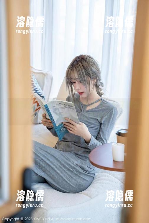 星颜社-李丽莎 星颜社 - 旅拍写真中的李丽莎:分享她怎样和路边的花田搞怪合影!