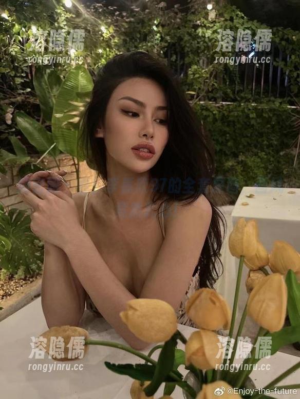 微密圈 - 看！李嘉欣97的全套原图，画风竟然扎心！