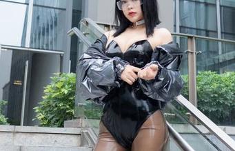 高清杏子夫人的室外写真，狼姐姐的魅惑可比你家的狗还招人喜欢！