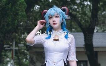 最新图片，桃墨公子与希娜小姐的“心灵交流”照，唔，挺有意思的。