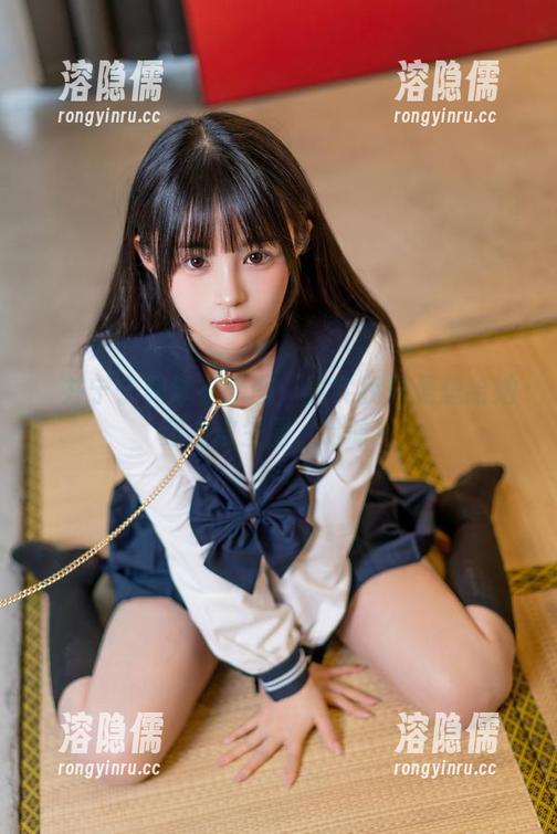 桜井宁宁和泳衣套图：其实我只是想给她穿上救生圈，哈哈！