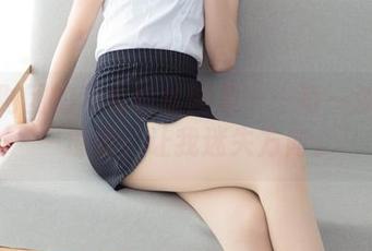森萝财团的灰衣白丝图集——每一张都是一道谜，让我迷失方向。