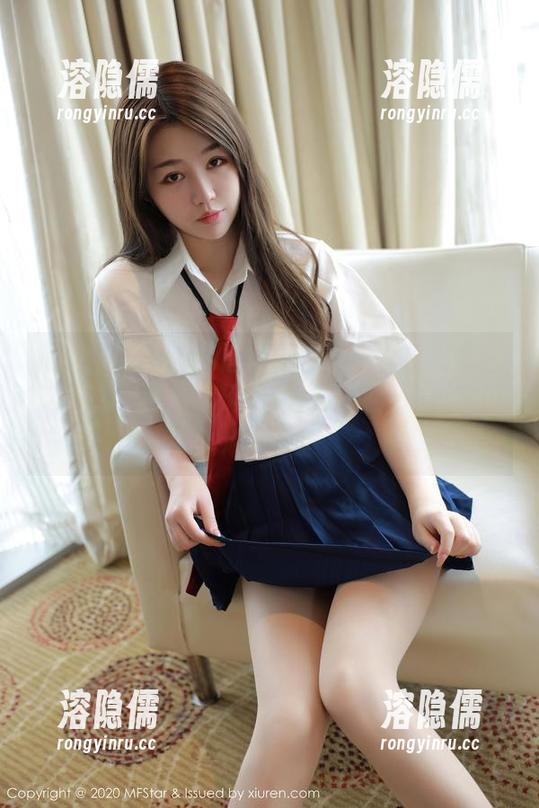 模范学院-电竞唐嫣 模范学院 - 电竞唐嫣与她的少女摄影集:这组原图里有个无形的魔法,无法形容但又特别舒服。