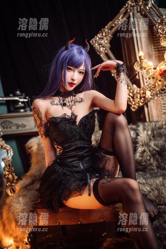 英仙座护士服写真，清水由乃，这种衣服也适合偶尔犯傻呀。