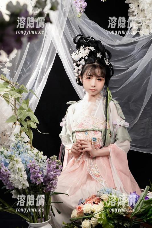 爆机少女喵小吉的新眼镜写真，授权下载让我看个够，毕竟我的卧室墙太空了！