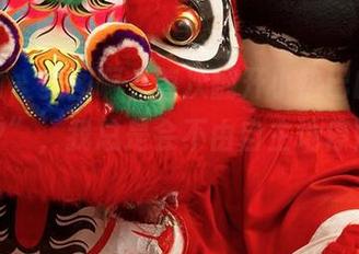 爱尤物 – 美图啊，每次翻开小热巴的“陪你朝夕”，我总是会不由自主地停留一下。