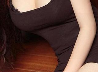 爱尤物 – 每次看葛征Model的长腿女皇图片，我的心脏都得放一放，真是神奇的腿呀。