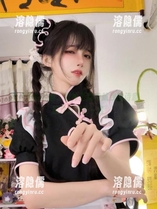 狐玖玖 图片里的赤城,眼神里藏着航线的诗意,狐玖玖真有一套