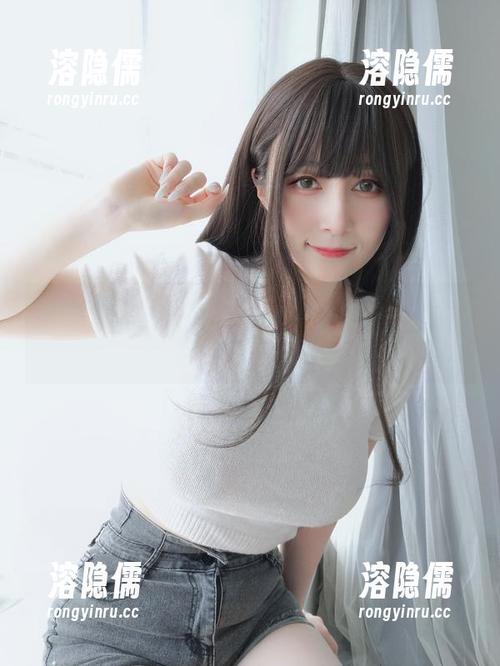 我也想“自撮”，但看完白银81的全套作品，我自愧不如。