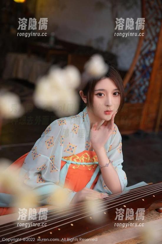 秀人网 - Carol周妍希户外写真集——有种想去外面透透气的冲动，你懂的，纯属那个理由。