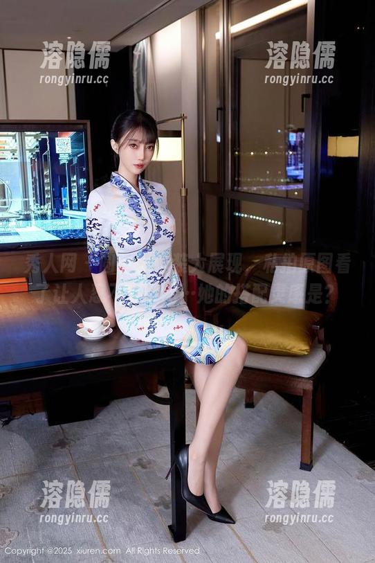 秀人网 - 圆圆酱套装大展现，私拍原图看了让人忍不住想问…她的搭配灵感是？