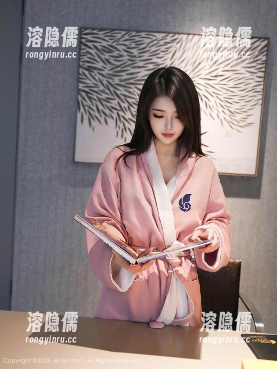 秀人网 - 张思允Nice化身空姐，超清晰分享值得一看