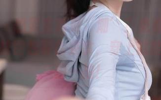 秀人网 – 想要生活更‘潮’？免费的抖娘利世网袜图包等你来拿，穿上就能跟潮流拍一拍！