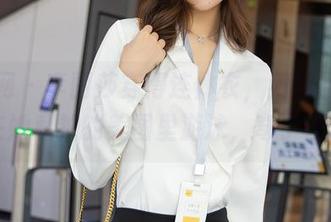 秀人网 – 李丽莎穿得连体衣，我的目光却在她私拍的美图里游泳，奇了怪了