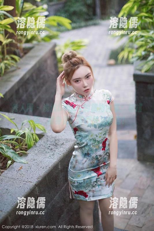 秀人网 - 浅浅Danny的旗袍合集：裙摆飞扬，那身姿，养眼胜过广告！