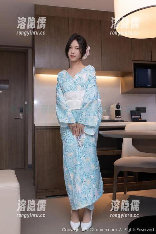 秀人网 - 原图玩水，三亚泳池闪现糯美子！图集里的游乐场。