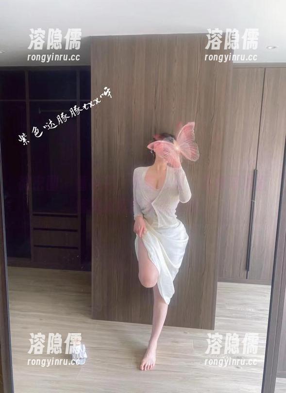 童小芯 微密圈 - 童小芯,吊带白丝,这组写真直接挑战我的审美底线。
