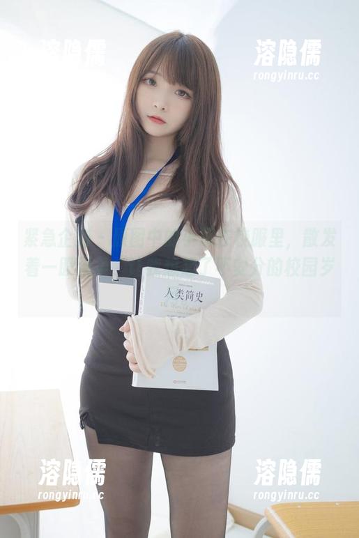 紧急企划 - 原图中的小恩在校服里，散发着一股温柔，让我想起了不安分的校园岁月。