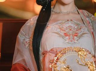 关于紫氯氯和她的黑白，高清画面中隐藏着什么？那神秘的眼神秒杀我了！