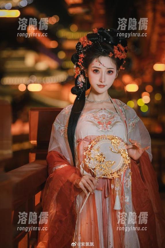 紫氯氯 关于紫氯氯和她的黑白,高清画面中隐藏着什么?那神秘的眼神秒杀我了!