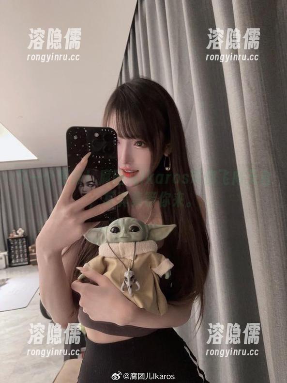 又一个更新！腐团儿Ikaros带你飞向天台，写真集等你来。