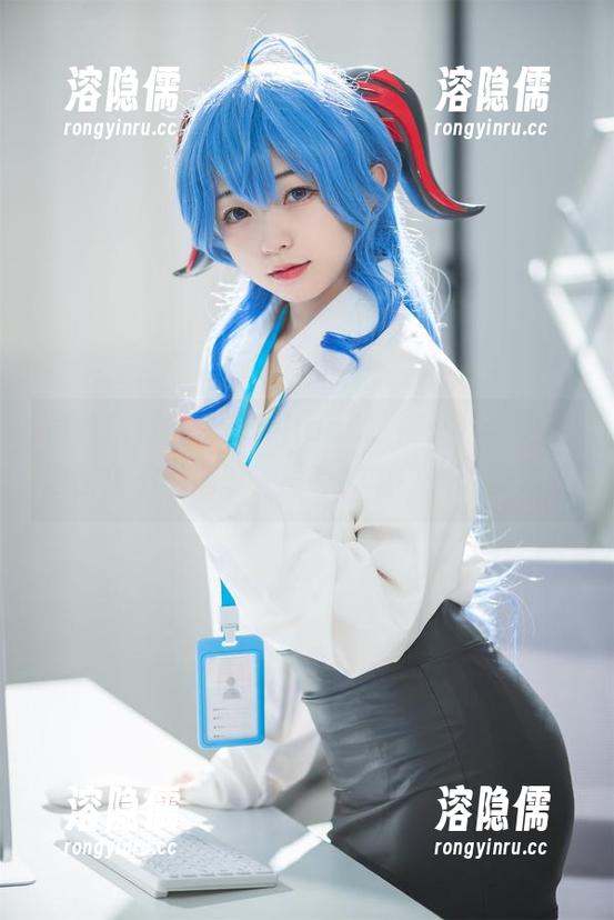 最新写真集，花铃Hana扮演女仆，配上酒吞童子的造型，竟有种说不出的魔力！