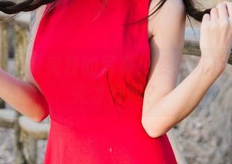菠萝社 – 夏美酱的写真：要把死库水都喝完才行吗？