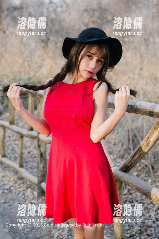 菠萝社 - 夏美酱的写真：要把死库水都喝完才行吗？