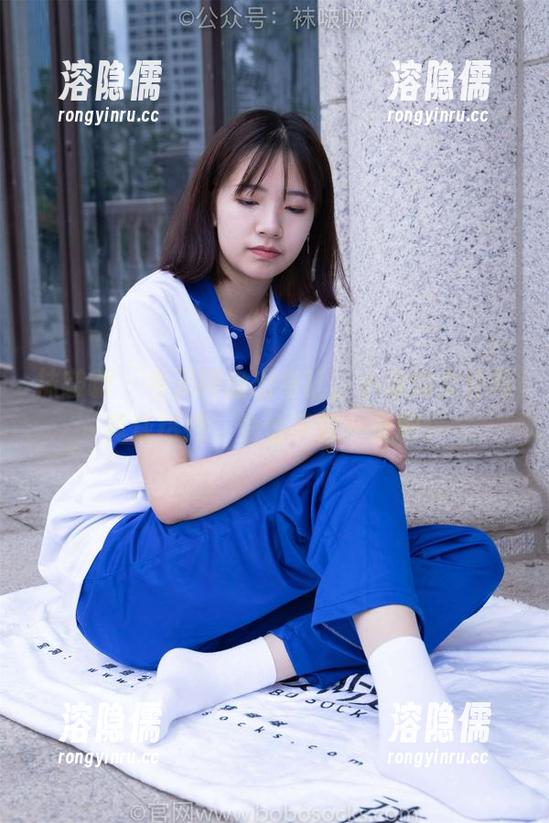 袜啵啵 - 今天网盘出奇旺，小淳的女仆写真成热搜，偷偷下载一份吧。