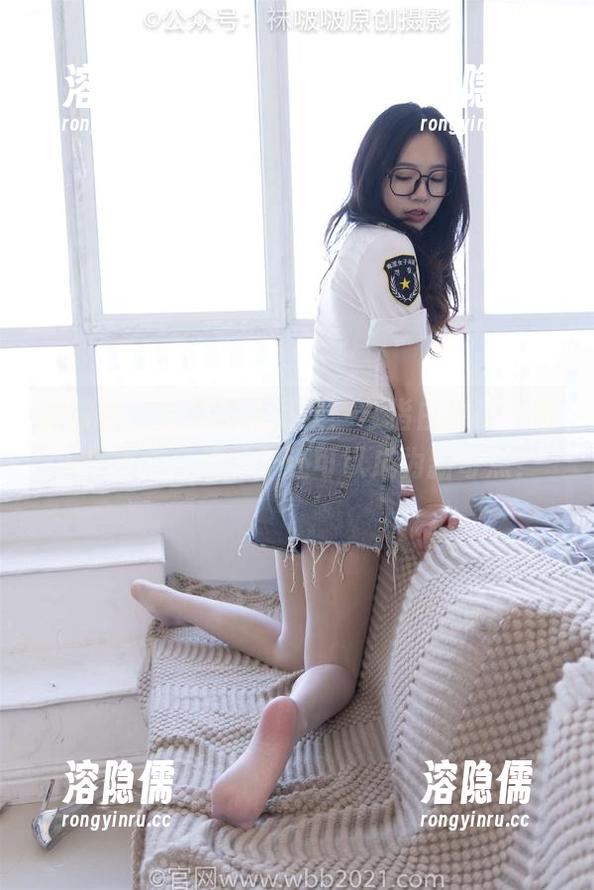 袜啵啵-稚予 袜啵啵 - 稚予的作品集:分指白棉袜,有人信不信,这袜子还可以成为新奇点?