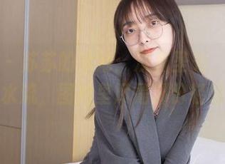 袜啵啵 – 苏苏的泳池：没有圣光，只有快乐与水流，图片里尽是那份轻松感。