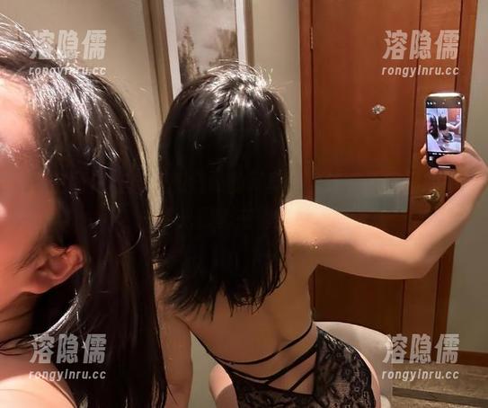 微密圈 - 在詹詹和妹妹的写真间流连，原图里的每一缕光影都在悄悄说话。