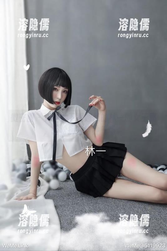 微密圈 - 兴冲冲下载超辣的林一的女王照，轻松拥有这种气场。