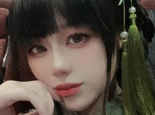 腿长就是资本，阿九从不咕咕的碧蓝航线新cos更新了，让我探头瞧一瞧！