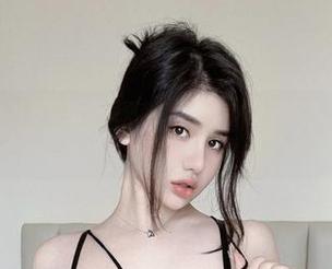 微密圈 – 阿色生日的新原图更新，有没有人注意到角落里的小猫咪？真不重要但好可爱。