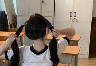 学姐阿薰kaOri的资源大放送，礼服与内衣齐上阵，谁还记得那句“这套我可没穿给他看”！