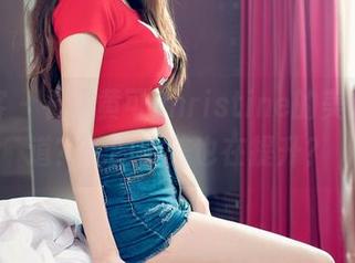 青豆客 – 看着黄可christine的美脚，难道？我的审美也在提升？