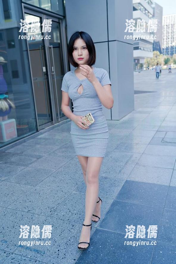 魔镜街拍-婷婷 魔镜街拍 - 打破常规,婷婷销售不止是工作:粉裙下的原图大公开!