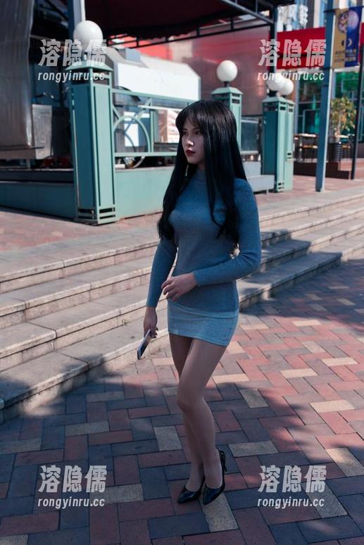 魔镜街拍 - 精选图包探秘：婷婷与寒风的斗争，肉丝圣诞美人真让人心醉。