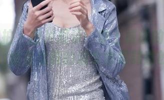 魔镜街拍 – 图片展示：穿上楼楼的白色连衣裙，我是优雅的淑女也是肆意的疯子