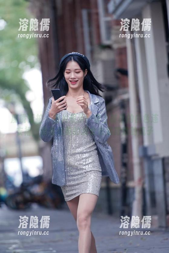 魔镜街拍 - 图片展示：穿上楼楼的白色连衣裙，我是优雅的淑女也是肆意的疯子